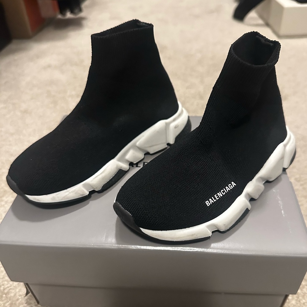 (KIDS) Balenciaga Knit Sneakers in Black/white